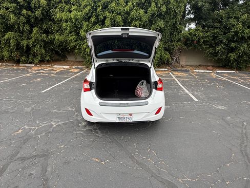 Used 2014 Hyundai Elantra GT w/ Option Group 02 FWD image 26