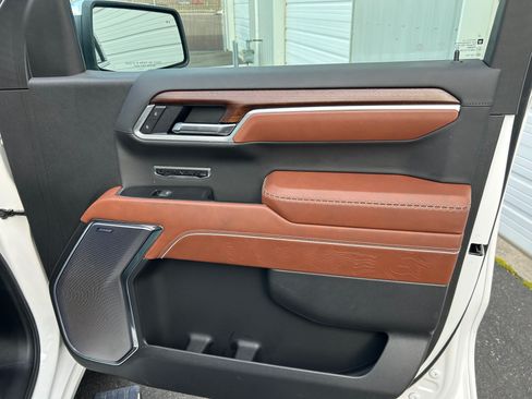 Used 2025 GMC Sierra 1500 Denali Ultimate image 9