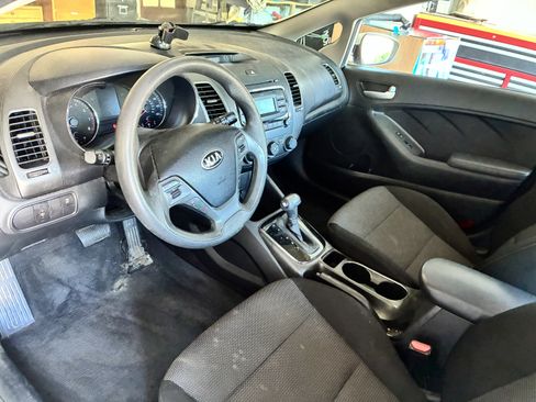 Used 2017 Kia Forte LX image 6