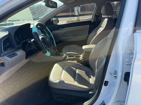 Used 2017 Hyundai Elantra Limited image 12
