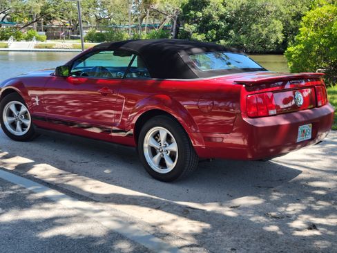 Used 2008 Ford Mustang Premium image 2