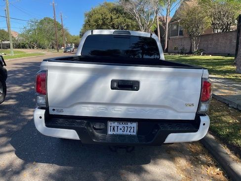 Used 2021 Toyota Tacoma TRD Off-Road w/ Technology Package image 10