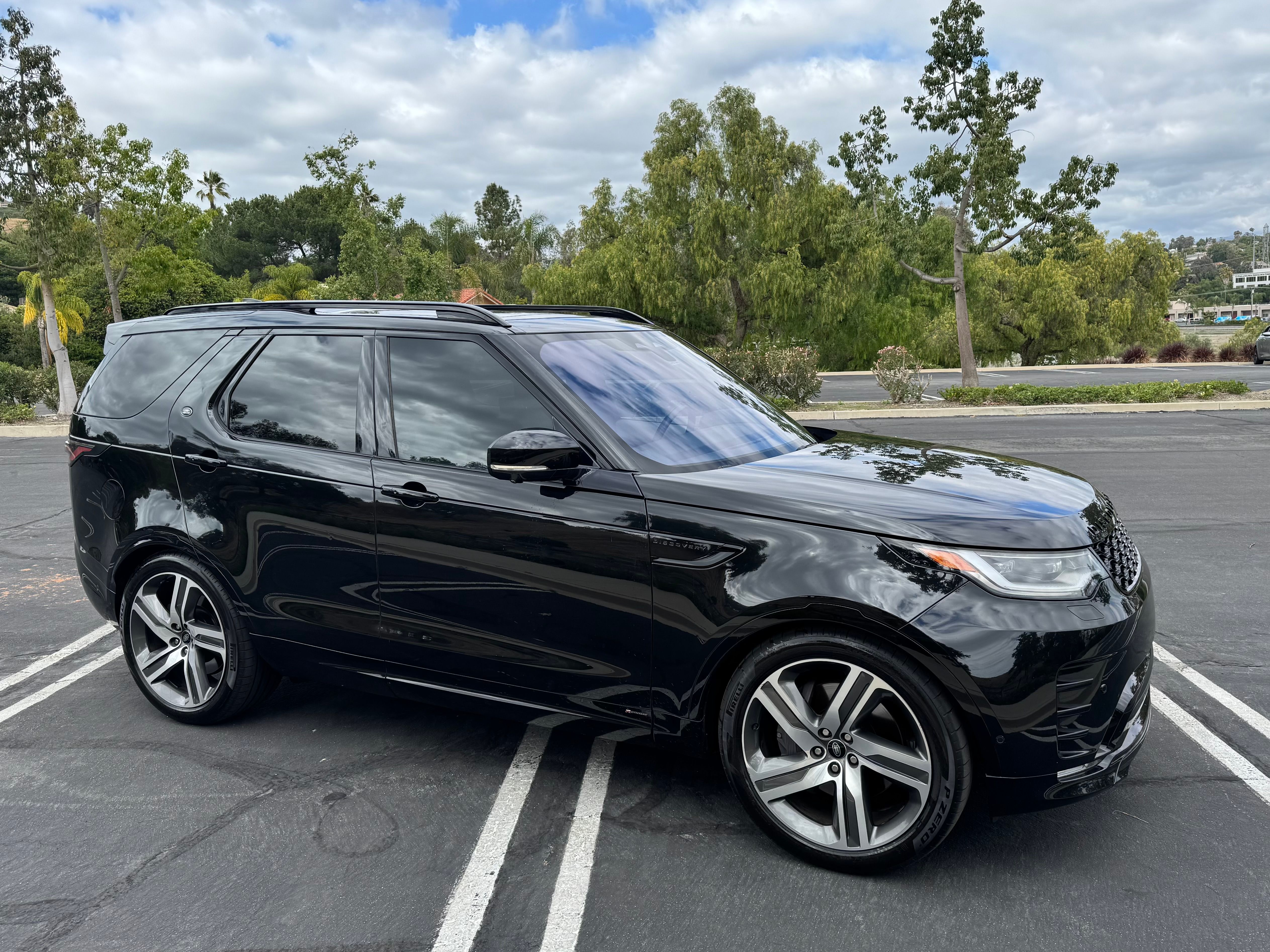 Used 2022 Land Rover Discovery HSE R-Dynamic AWD/4WD image 1