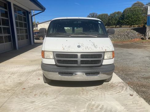 Used 2003 Dodge B1500 image 1