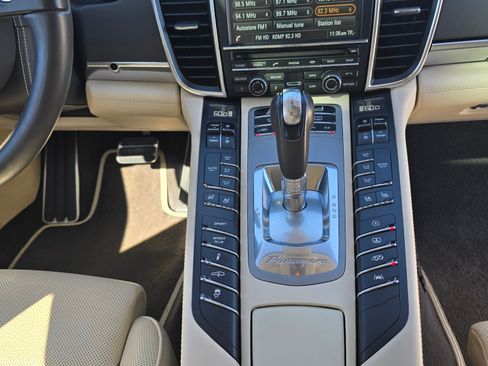 Used 2014 Porsche Panamera Turbo S Executive image 24
