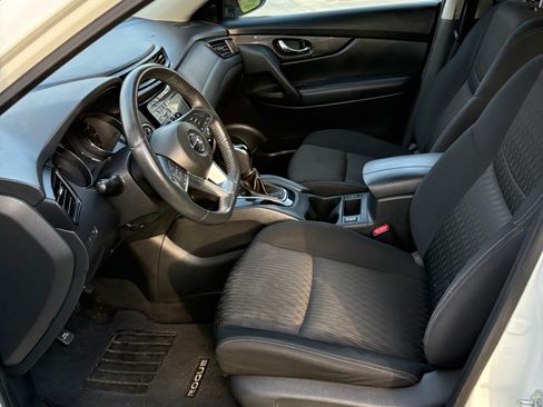 Used 2017 Nissan Rogue SV FWD image 13