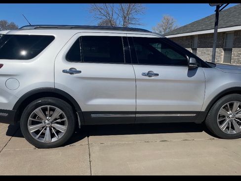 Used 2018 Ford Explorer Limited image 1