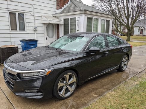 Used 2018 Honda Accord Touring image 4