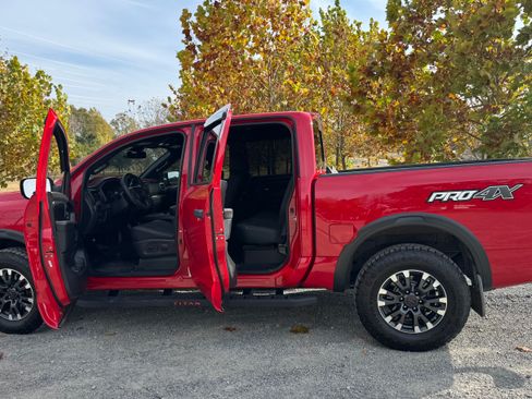 Used 2021 Nissan Titan PRO-4X image 5