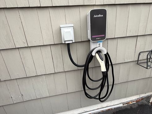 Used 2023 Jeep Grand Cherokee Overland w/ Advanced Protech Group III image 17