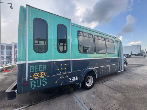 Used 2014 Chevrolet Express 4500 w/ Shuttle Bus Package image 6