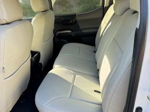 Used 2018 Toyota Tacoma SR5 image 15