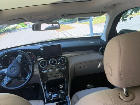 Used 2017 Mercedes-Benz GLC 300 4MATIC image 6