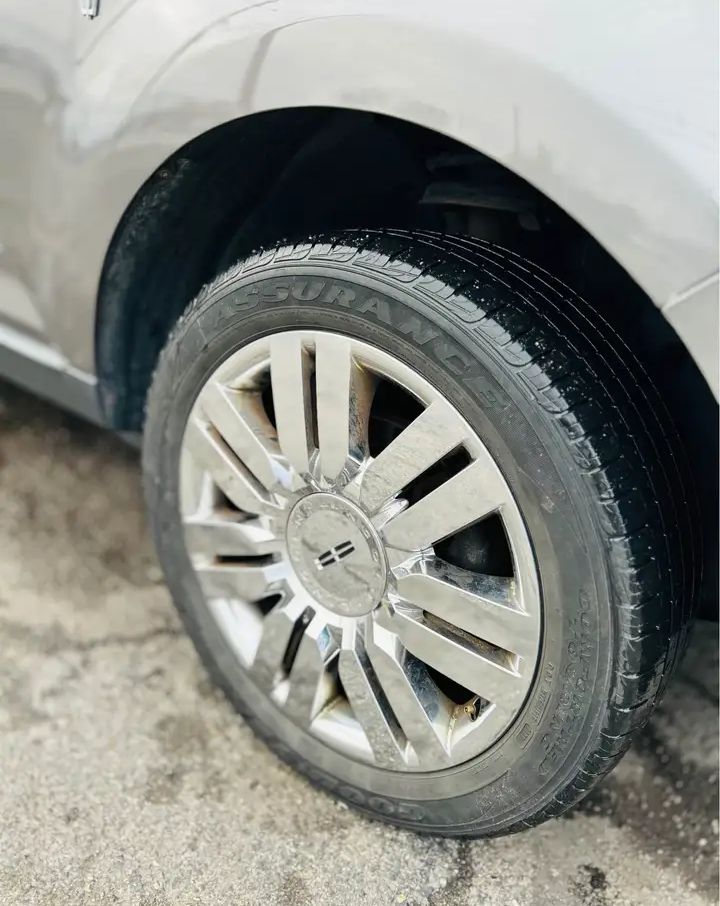 Used 2010 Lincoln MKX AWD image 8