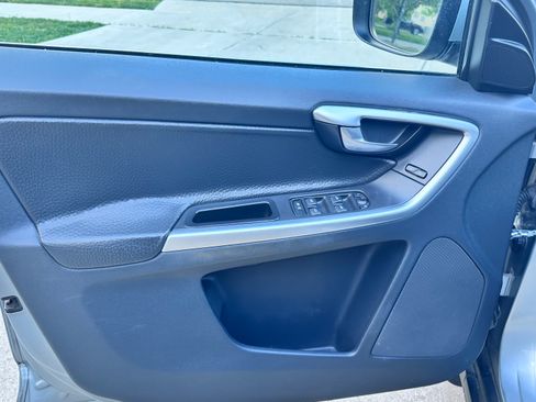 Used 2010 Volvo XC60 T6 image 17