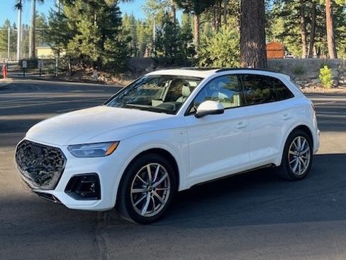 Used 2024 Audi Q5 e Premium Plus w/ Premium Plus Package AWD/4WD image 9