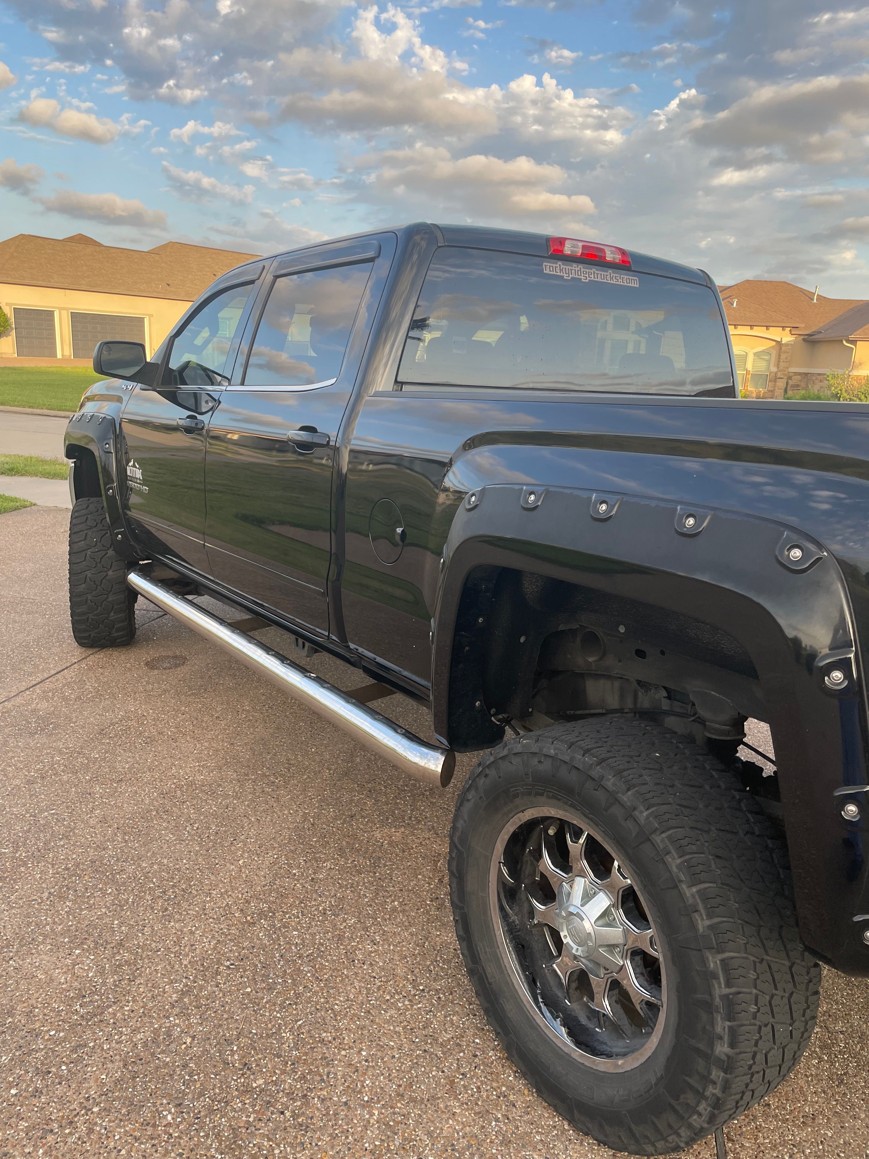 Used 2015 GMC Sierra 2500 SLE w/ SLE Preferred Package AWD/4WD image 4