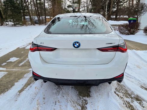 Used 2023 BMW i4 eDrive40 w/ Premium Package image 5