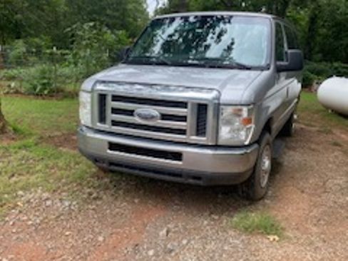 Used 2014 Ford E-350 and Econoline 350 XLT RWD image 10