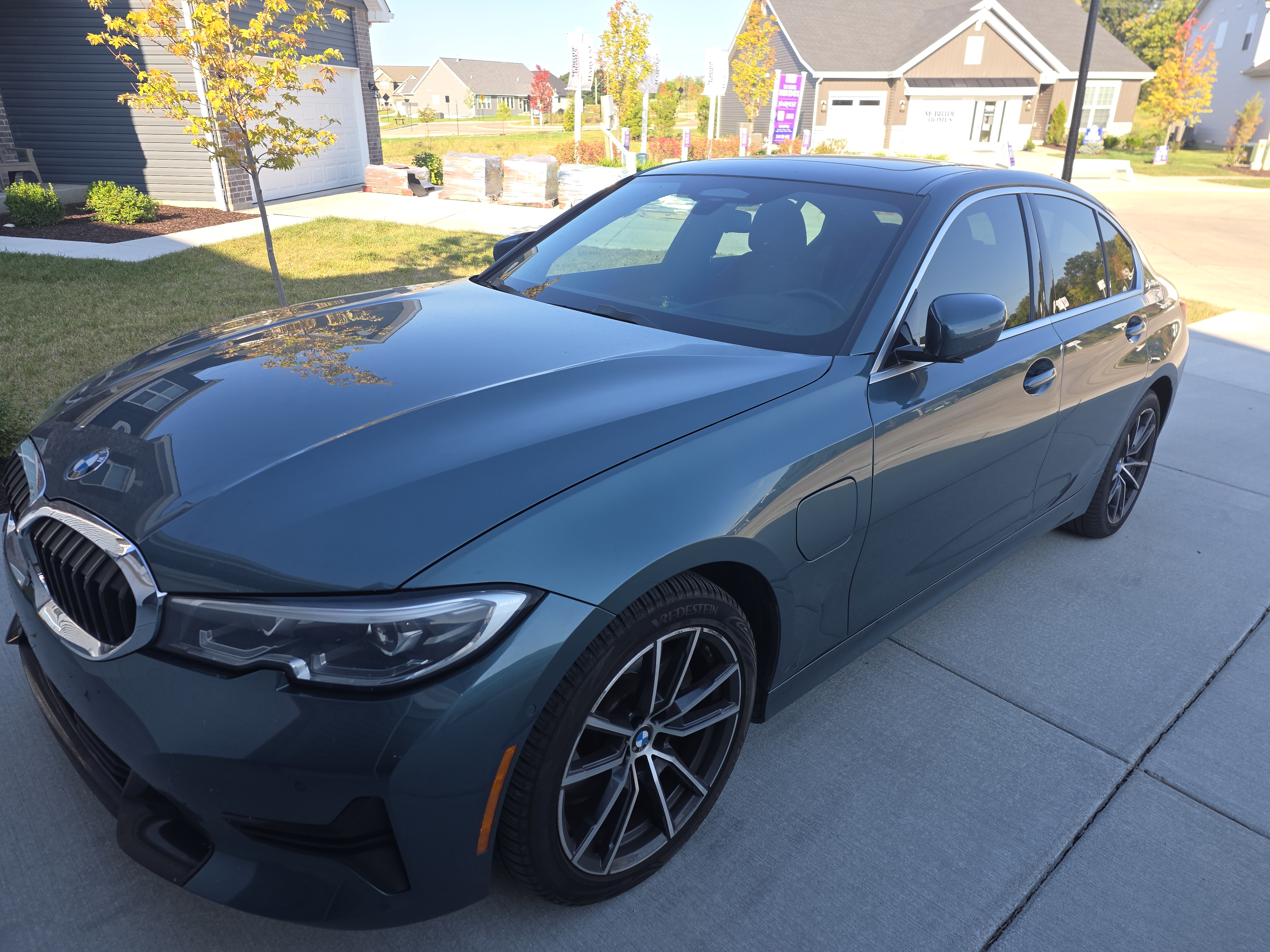 Used 2021 BMW 330e xDrive w/ Premium Package AWD/4WD image 6