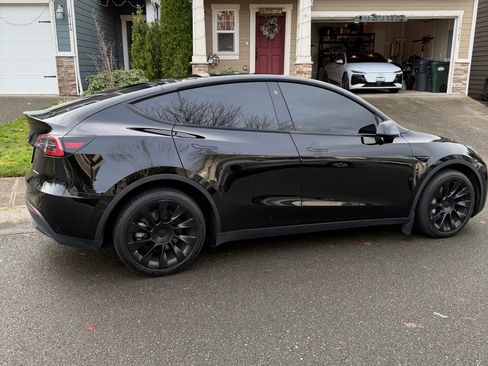 Used 2022 Tesla Model Y Long Range image 4