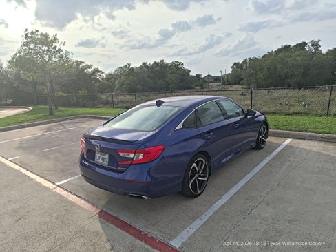 Used 2018 Honda Accord Sport image 11