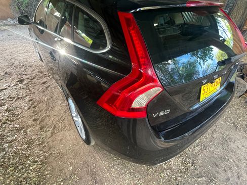 Used 2015 Volvo V60 T5 Premier FWD image 10