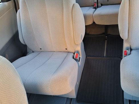 Used 2013 Toyota Sienna LE image 13