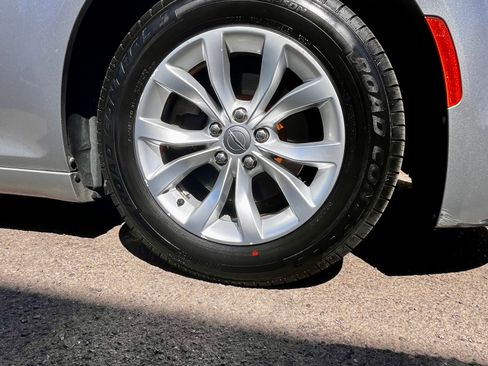 Used 2015 Chrysler 300 Limited RWD image 16