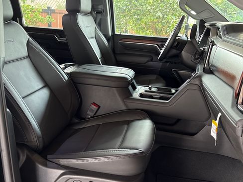 Used 2025 GMC Sierra 2500 Denali w/ Denali Reserve Package image 15