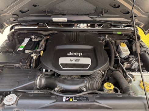 Used 2017 Jeep Wrangler Sport AWD/4WD image 12