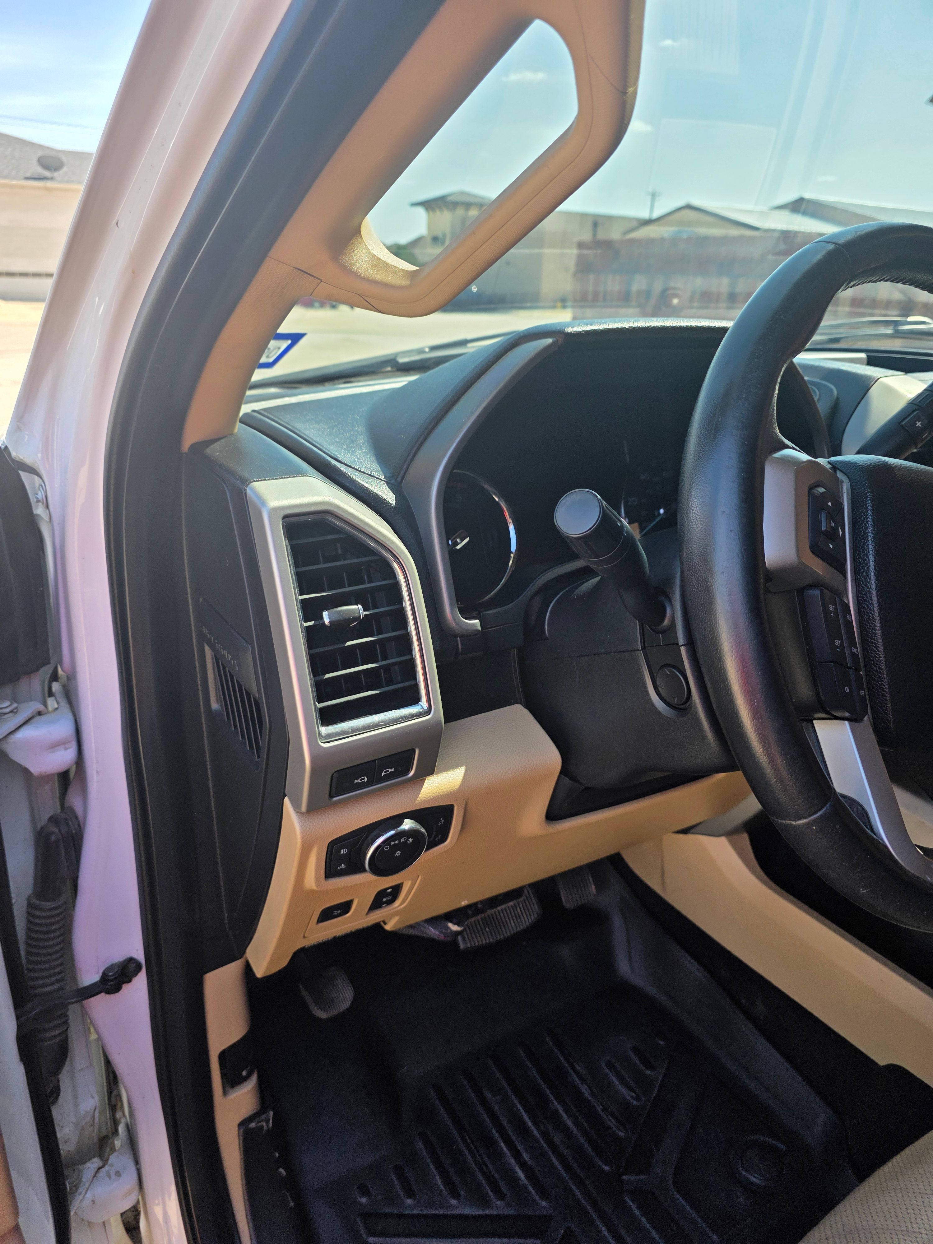 Used 2018 Ford F350 Lariat w/ Lariat Ultimate Package AWD/4WD image 12