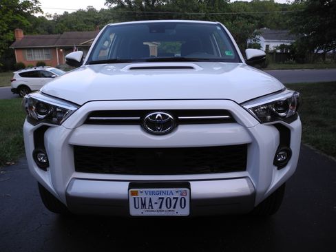 Used 2024 Toyota 4Runner TRD Off-Road Premium w/ Off Road Premium Plus Package AWD/4WD image 2