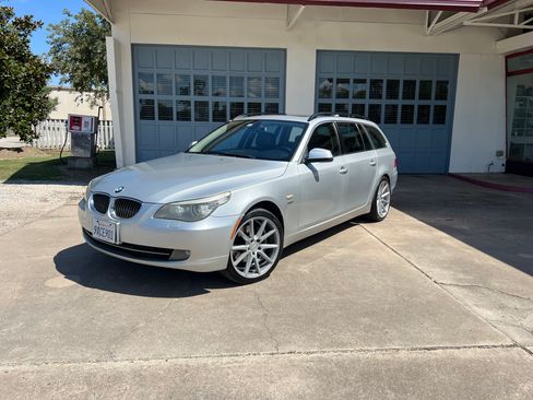 Used 2010 BMW 535i xDrive Wagon image 1