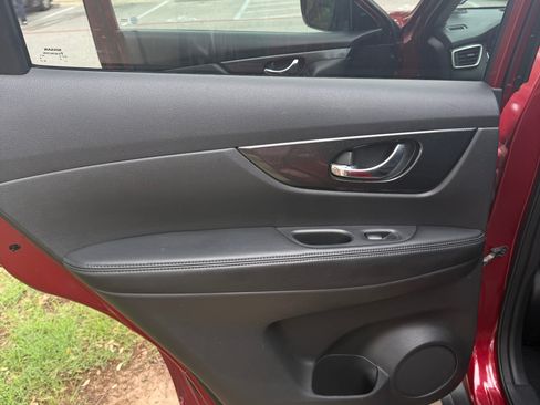 Used 2014 Nissan Rogue SL w/ SL Premium Package FWD image 16