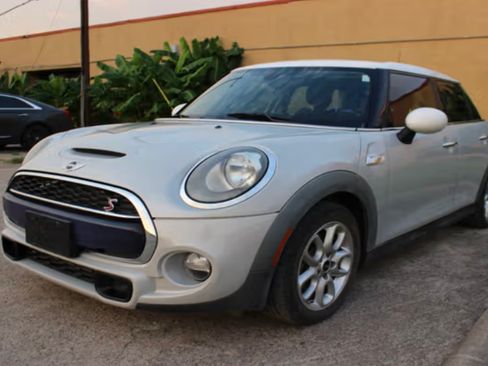 Used 2015 MINI Cooper S image 2