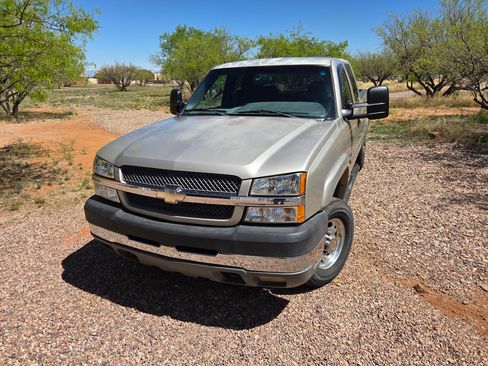 Used 2004 Chevrolet Silverado 2500 LS w/ Heavy-Duty Power Package image 1