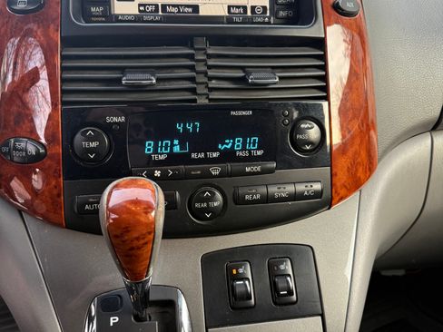 Used 2010 Toyota Sienna XLE Limited image 13