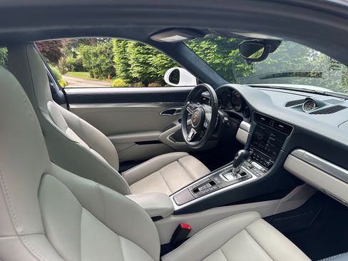 Used 2017 Porsche 911 Carrera 4S AWD/4WD image 13