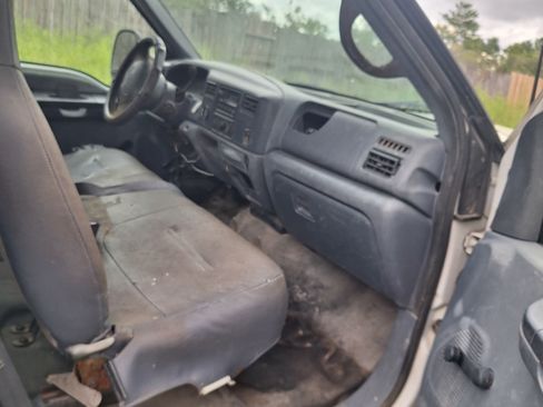 Used 2000 Ford F550 2WD Regular Cab Super Duty image 4