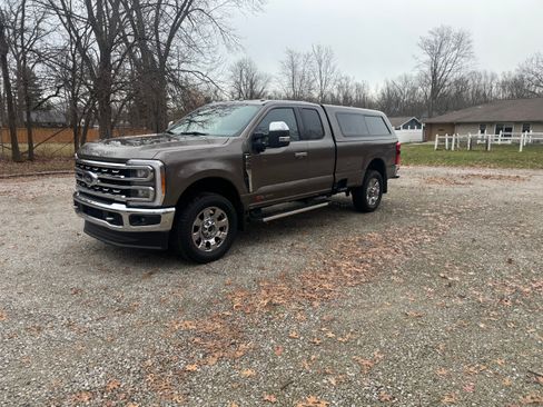 Used 2023 Ford F350 Lariat w/ Chrome Package image 2