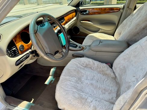 Used 2002 Jaguar XJ8 RWD image 10