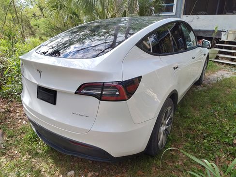 Used 2020 Tesla Model Y Long Range image 2