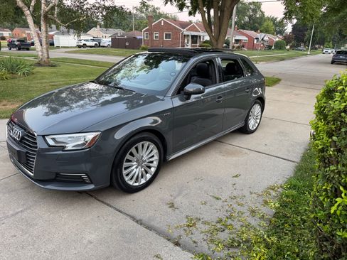 Used 2017 Audi A3 e-tron Premium image 1