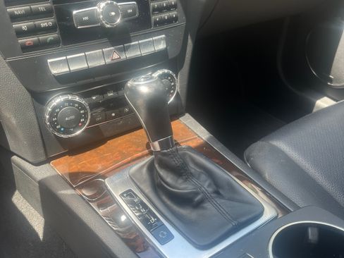 Used 2013 Mercedes-Benz C 250 Sedan image 4