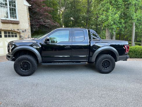 Used 2018 Ford F150 Raptor w/ Equipment Group 802A Luxury image 11
