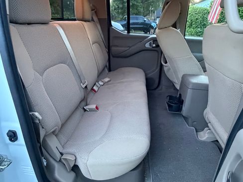 Used 2016 Nissan Frontier SV w/ SV Value Truck Package RWD image 8