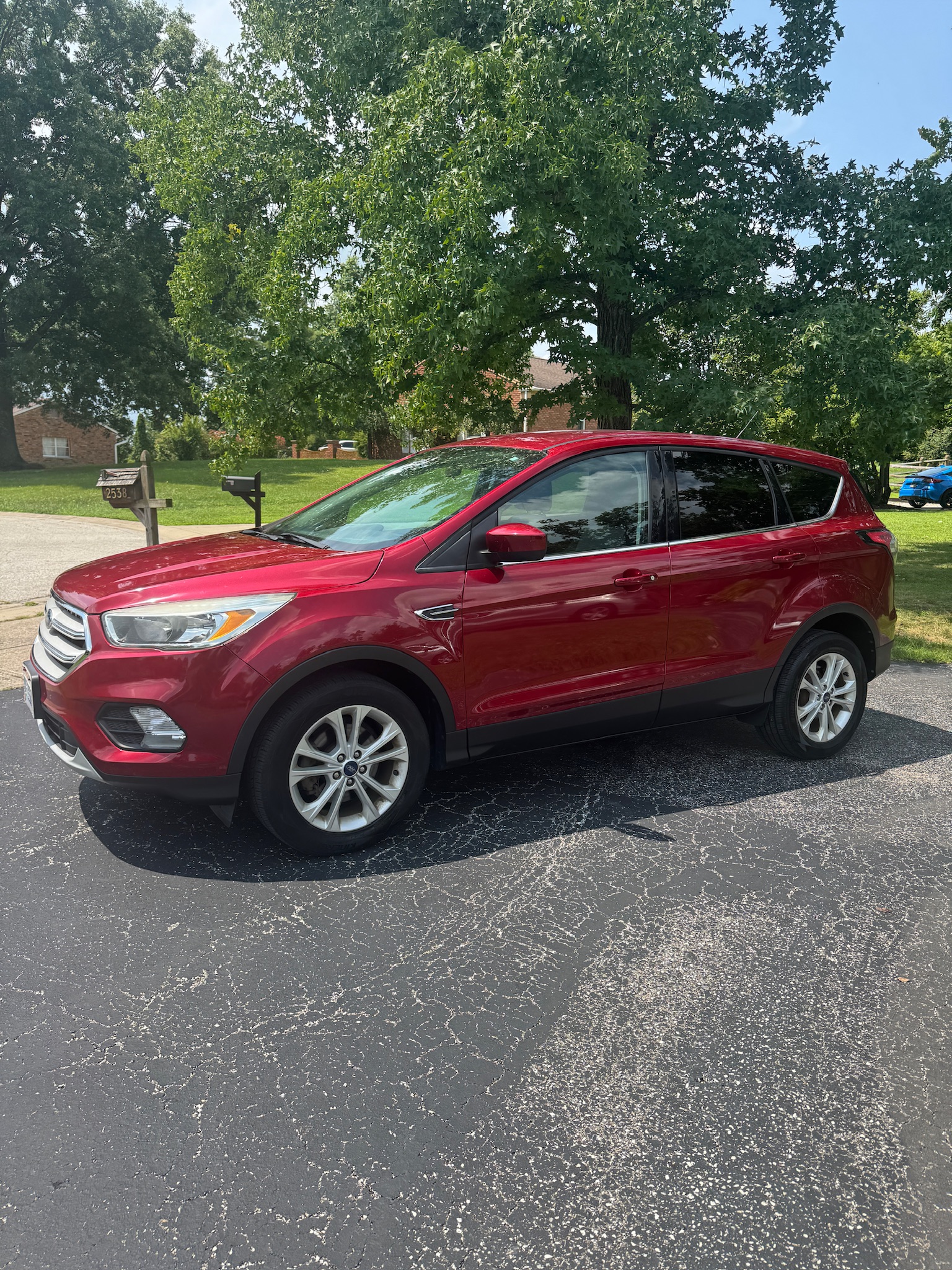 Used 2017 Ford Escape SE FWD image 1