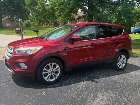 Used 2017 Ford Escape SE FWD image 1