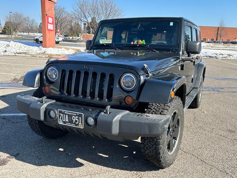 Used 2012 Jeep Wrangler Unlimited Sahara image 6